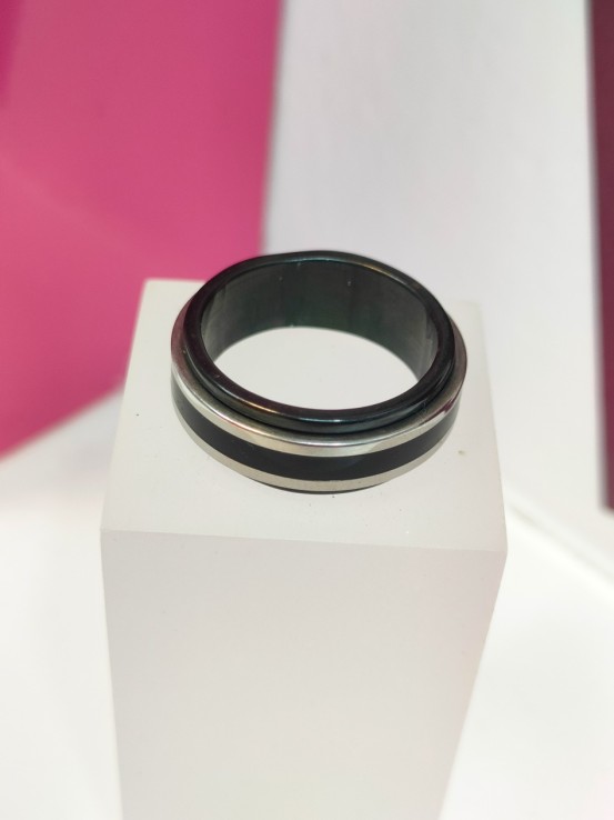 1-9-75822-1-Anillo acero negro con lineas plateadas giratorias T17