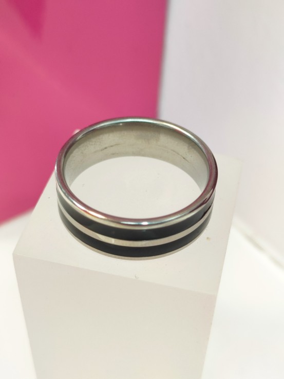 1-9-75827-1-Anillo acero plateado con lineas negras T24