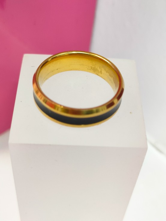 7-9-75744-1-Anillo acero dorado con linea negra fina T15
