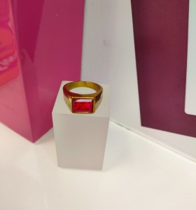 7-9-75667-1-Anillo acero dorado con piedra roja cuadrada T17