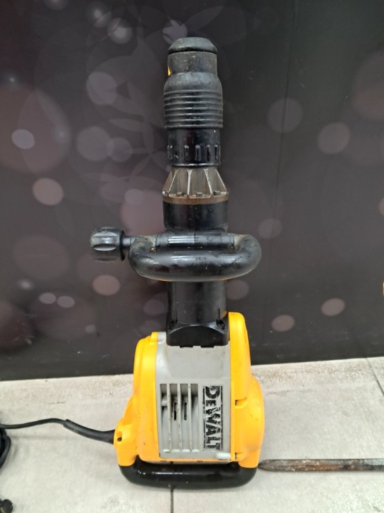 6-6-168765-1-Martillo Electrico Demoledor Dewalt D25940k