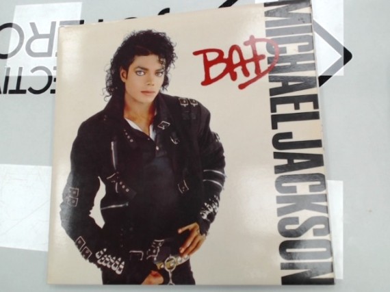 6-6-168390-1-Coleccionismo musical michael jackson bad