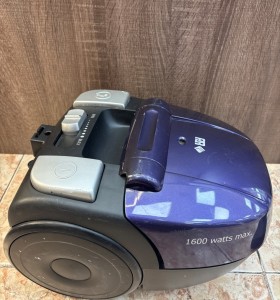 1-1-272695-1-Aspiradora 1600W Far Morada