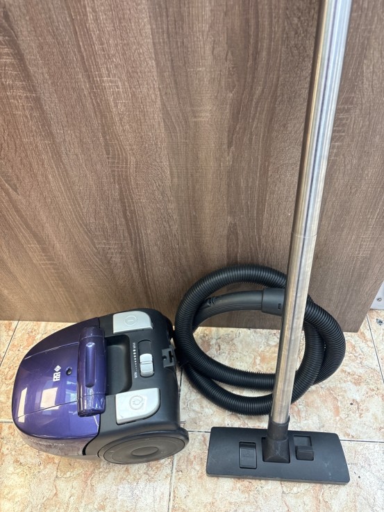 1-1-272695-3-Aspiradora 1600W Far Morada