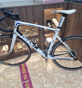 1-1-260523-1-Bicicleta Carretera Giant Def 9 Blanca Carbono Talla L