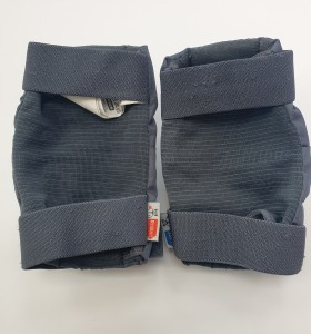 1-1-266812-1-Protecciones Patinaje Rodilla Gris Blanco 2