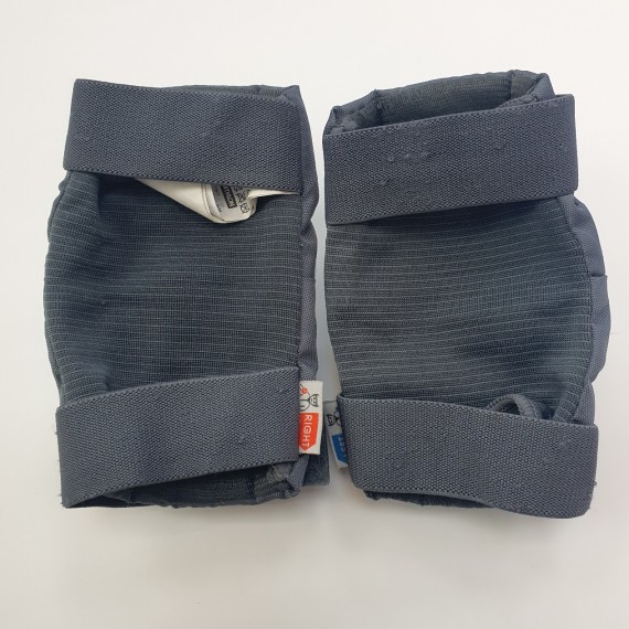 1-1-266812-2-Protecciones Patinaje Rodilla Gris Blanco