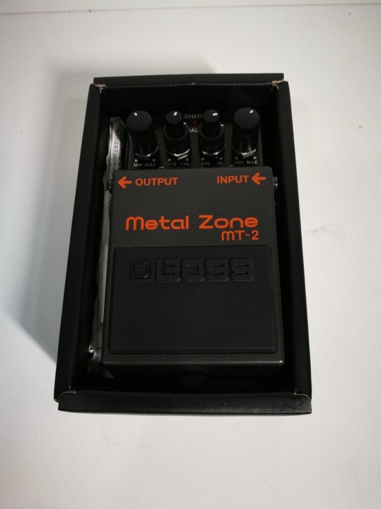 1-1-235327-1-Equipamiento Boss MT-2 Metal Zone Distortion 