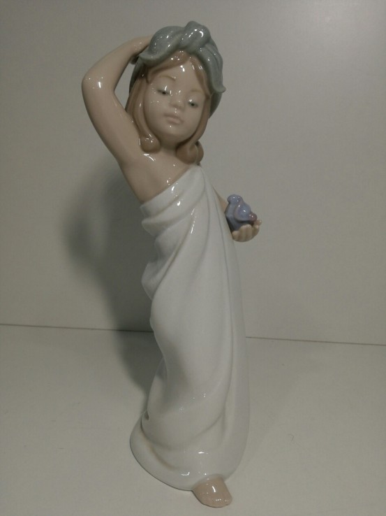 1-1-238094-2-Decoración Figura LLadró niña