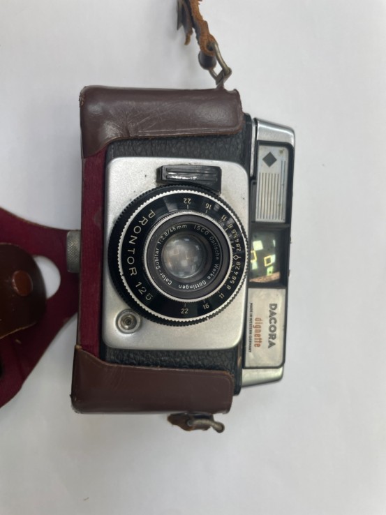 1-1-270427-3-Cámara Compacta 35mm Dacora Dignette 