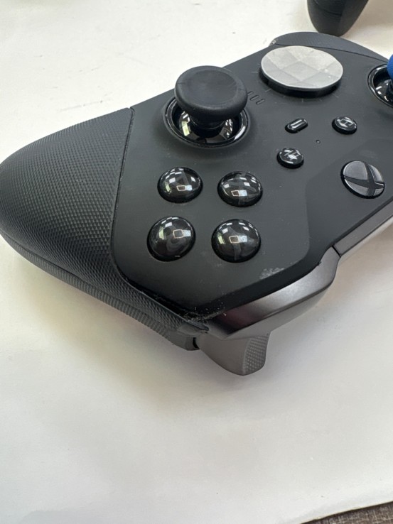 1-1-259895-3-Mando Xbox Elite Series 2