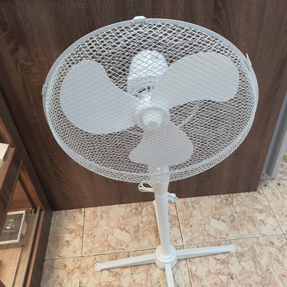 1-1-263513-1-Ventilador De Pie Blanco