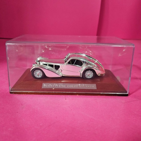 8-8-73854-1-Coche metal Bugatti 57SC Copupé Atlantic