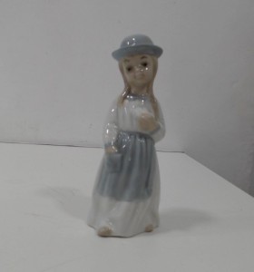 8-6-117785-1-Figura Porcelana Niña 
