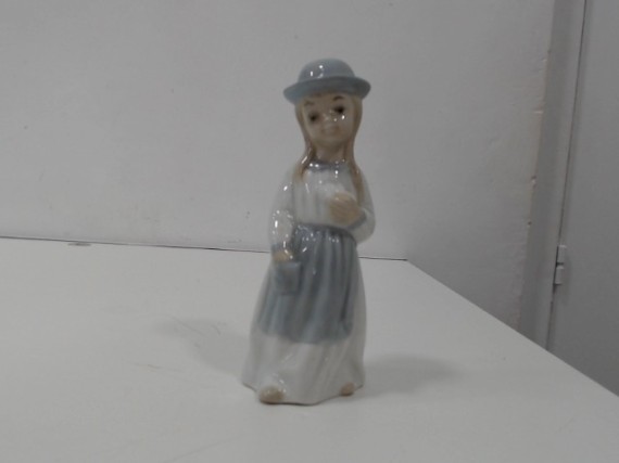 8-6-117785-1-Figura Porcelana Niña 