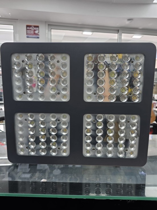 8-8-70460-5-Electricidad Lámpara Led ViparSpectra V600 (Sin Uso)