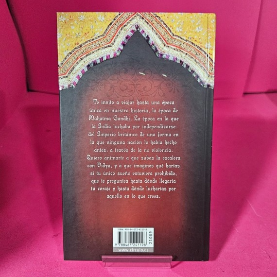 8-8-73136-2-Libro la escalera prohibida (Padma Venkatraman)