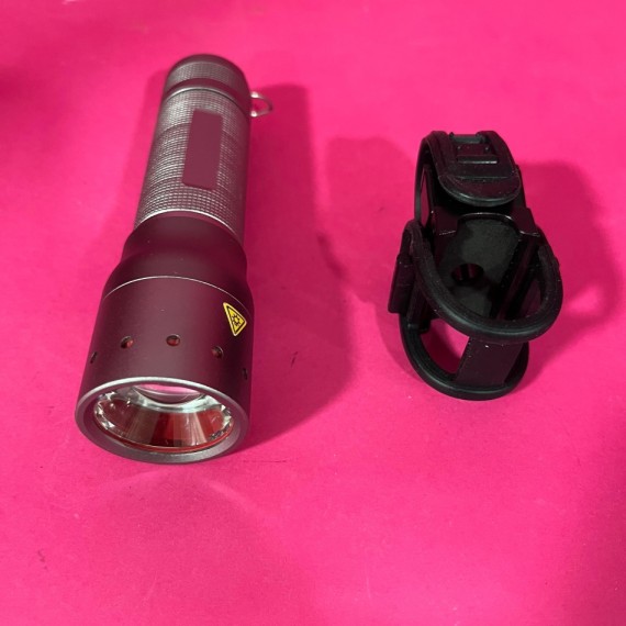 8-8-68669-1-Linterna Led Lenser B7.2