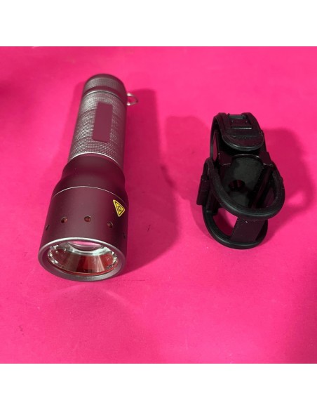 8-8-68669-1-Linterna Led Lenser B7.2