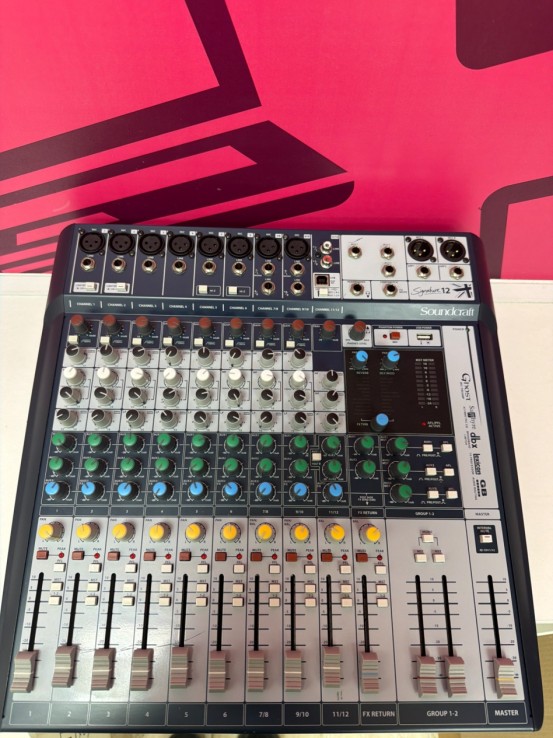 8-8-78108-2-Controlador Soundcraft Signature 12