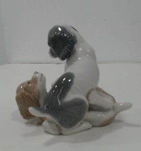 8-6-117783-1-figura porcelana de perros jugando de NAO 2