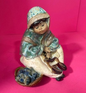 8-8-33901-4-Figura lladro vendedora de pescado 