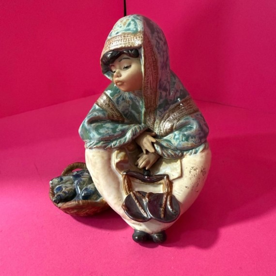 8-8-33901-5-Figura lladro vendedora de pescado 