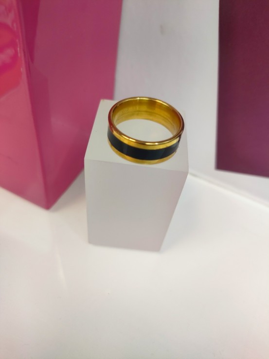 8-9-75733-1-Anillo acero dorado con linea gruesa negra T19