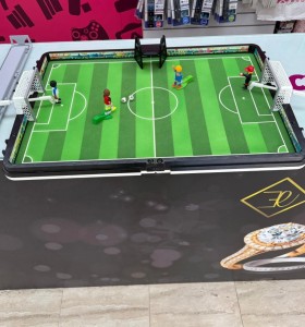 8-8-77051-1-Playmobil Airgamboys Campo De Futbol