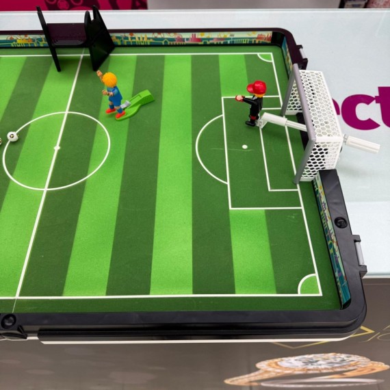 8-8-77051-3-Playmobil Airgamboys Campo De Futbol