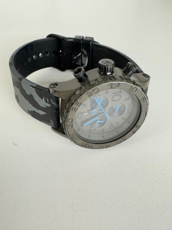 7-7-75389-1-Reloj Alta Gama Caballero Nixon 42-20 Chrono