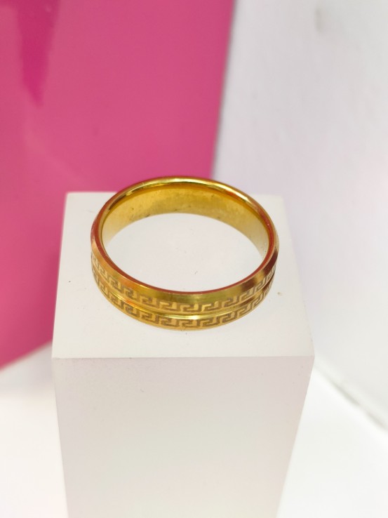 7-9-75820-1-Anillo acero dorado con diseño de greca T21