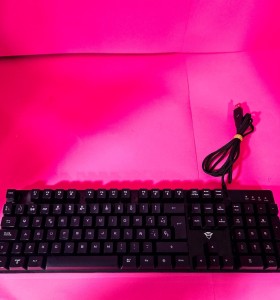 8-8-70011-1-Teclado alfanumérico Trust retroiluminado 2