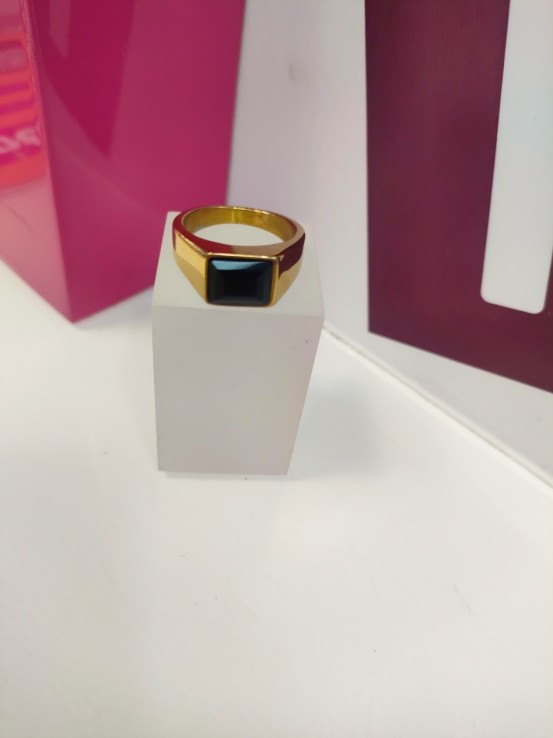 8-9-75525-1-Anillo acero dorado con piedra negra cuadrada T21