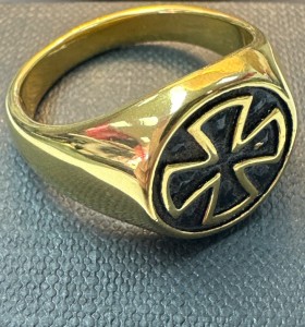 8-9-75574-1-Anillo acero dorado con cruz de hierro T29