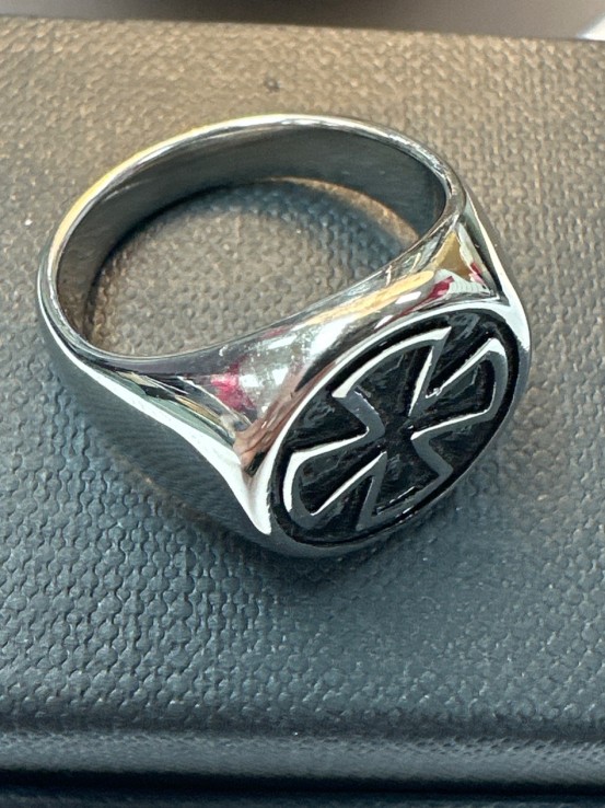 8-9-75645-1-Anillo acero plateado con cruz de hierro T20