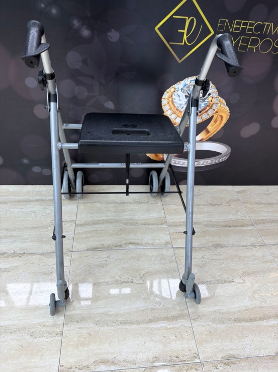 8-8-78461-3-Andador Con asiento 