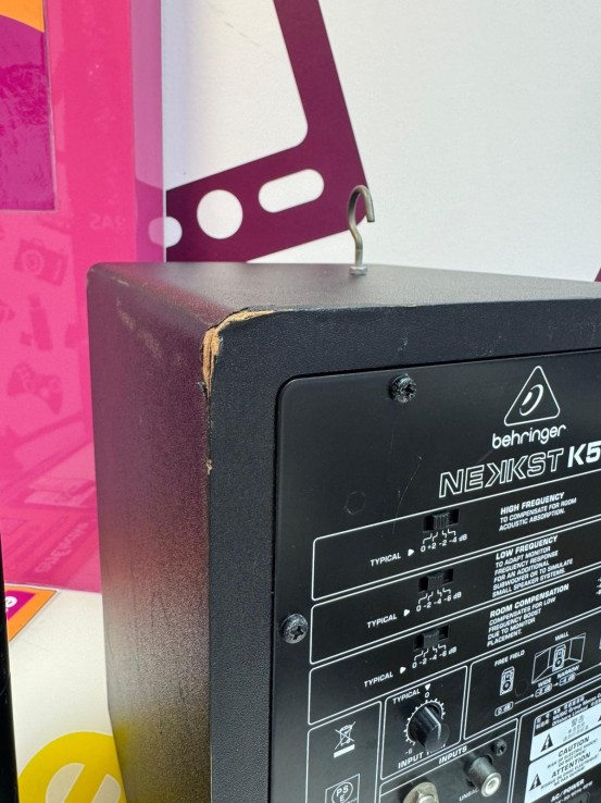 9-9-74819-6-Monitor Estudio Behringer Nekkst K5