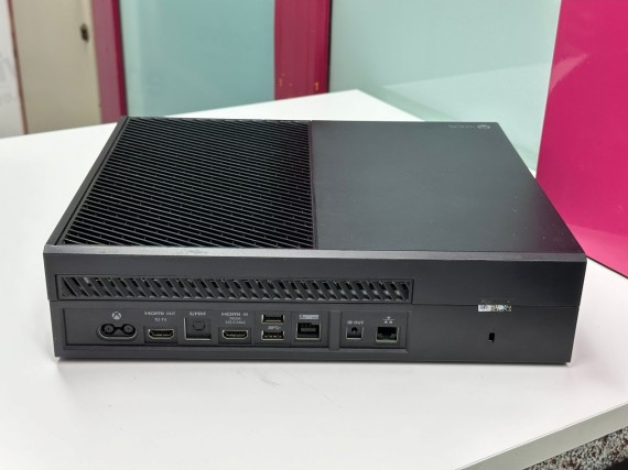 9-9-57497-1-Consola Xbox one 500GB (sin mando)