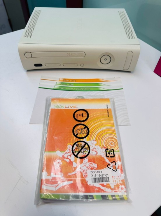 9-9-64845-1-Consola Xbox 360 (sin Mando)