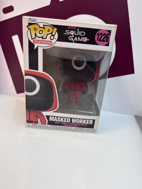 9-9-76446-1-Bebé y juguetes Funko masked worker 