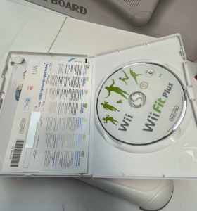 9-9-69746-2-Videojuego Wii Fit Plus Tabla  2