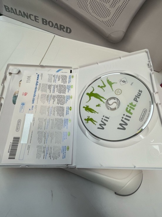 9-9-69746-3-Videojuego Wii Fit Plus Tabla 