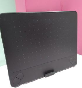 9-2-98164-1-Wacom Intuos Comic 