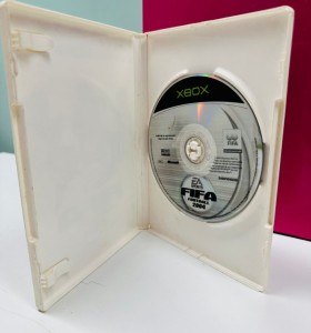 9-9-61600-1-Videojuego Xbox Clasica FIFA 2004 2