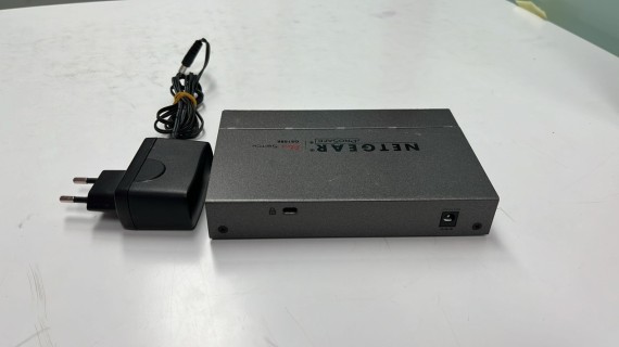 9-9-63579-1-Informática Netgear Plus Switch