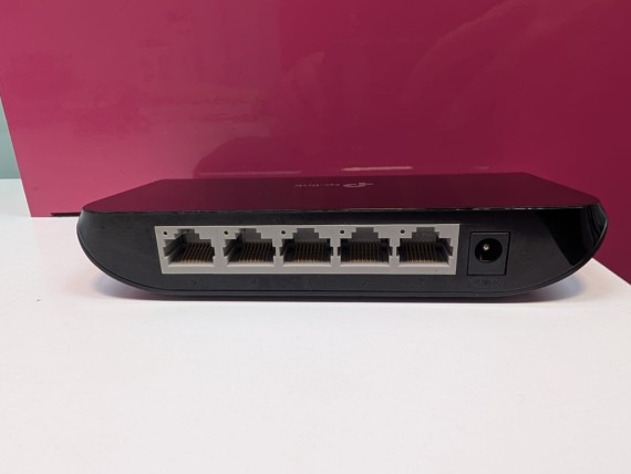 9-9-68864-1-Hub Tp Link Sg1005d
