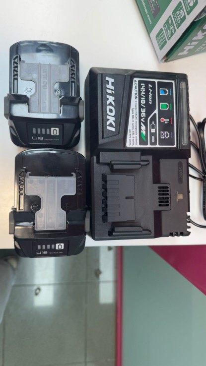 9-9-68162-4-Herramientas eléctricas Cargador uc18ysl3 2 baterías 5ah (sin uso)