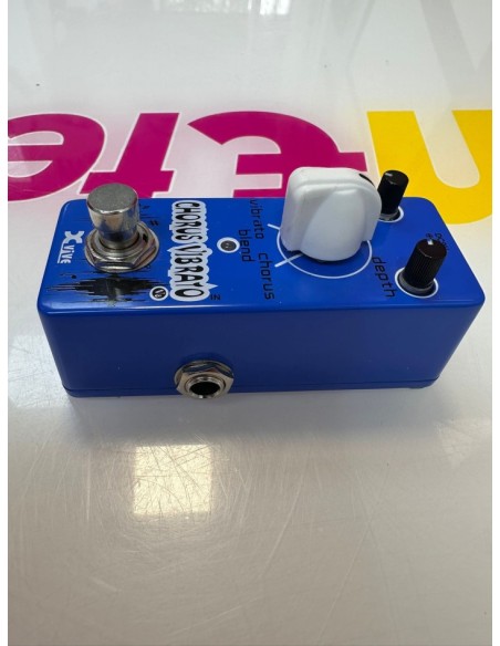 9-9-74317-4-Pedal Efectos Xvive Chorus Vibrato