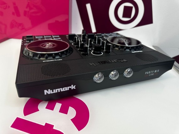 9-9-76864-5-Mesa DJ Numark Party Mix 